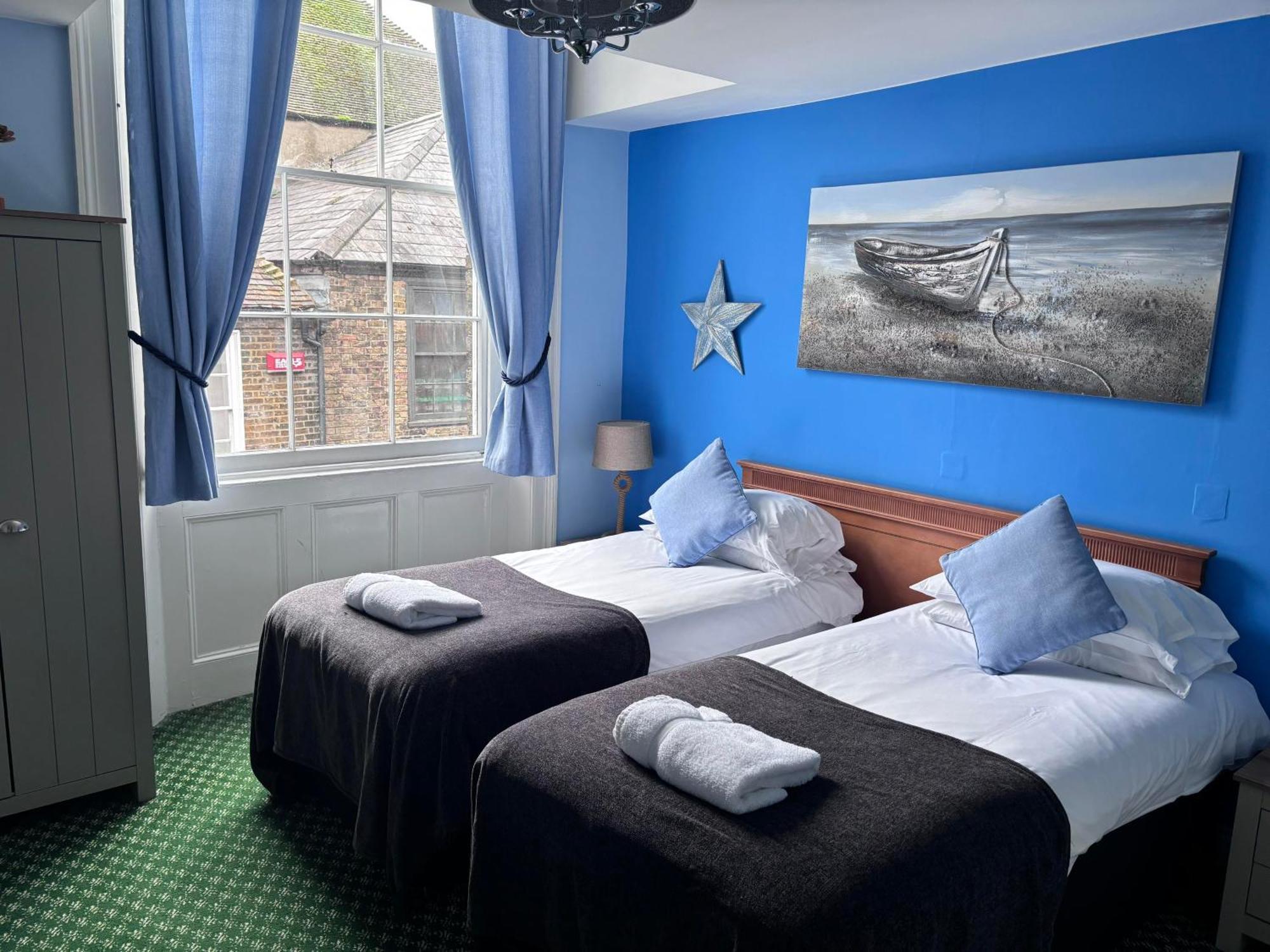 Fleur De Lis Hotel Сануидж Екстериор снимка